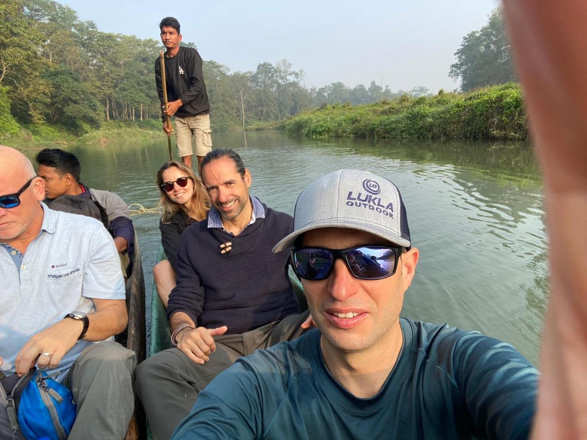 Hotel Tharu Garden, Sauraha Exterior foto