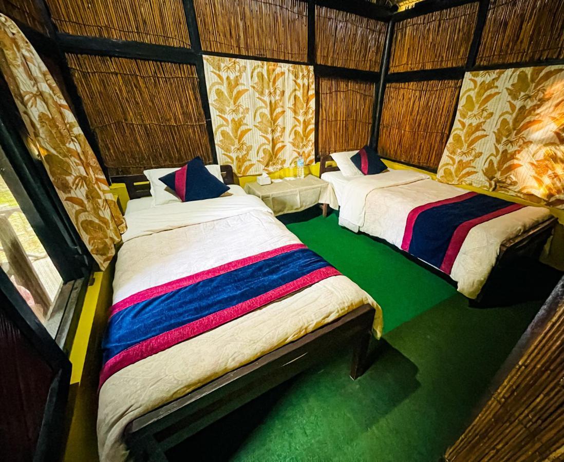 Hotel Tharu Garden, Sauraha Exterior foto
