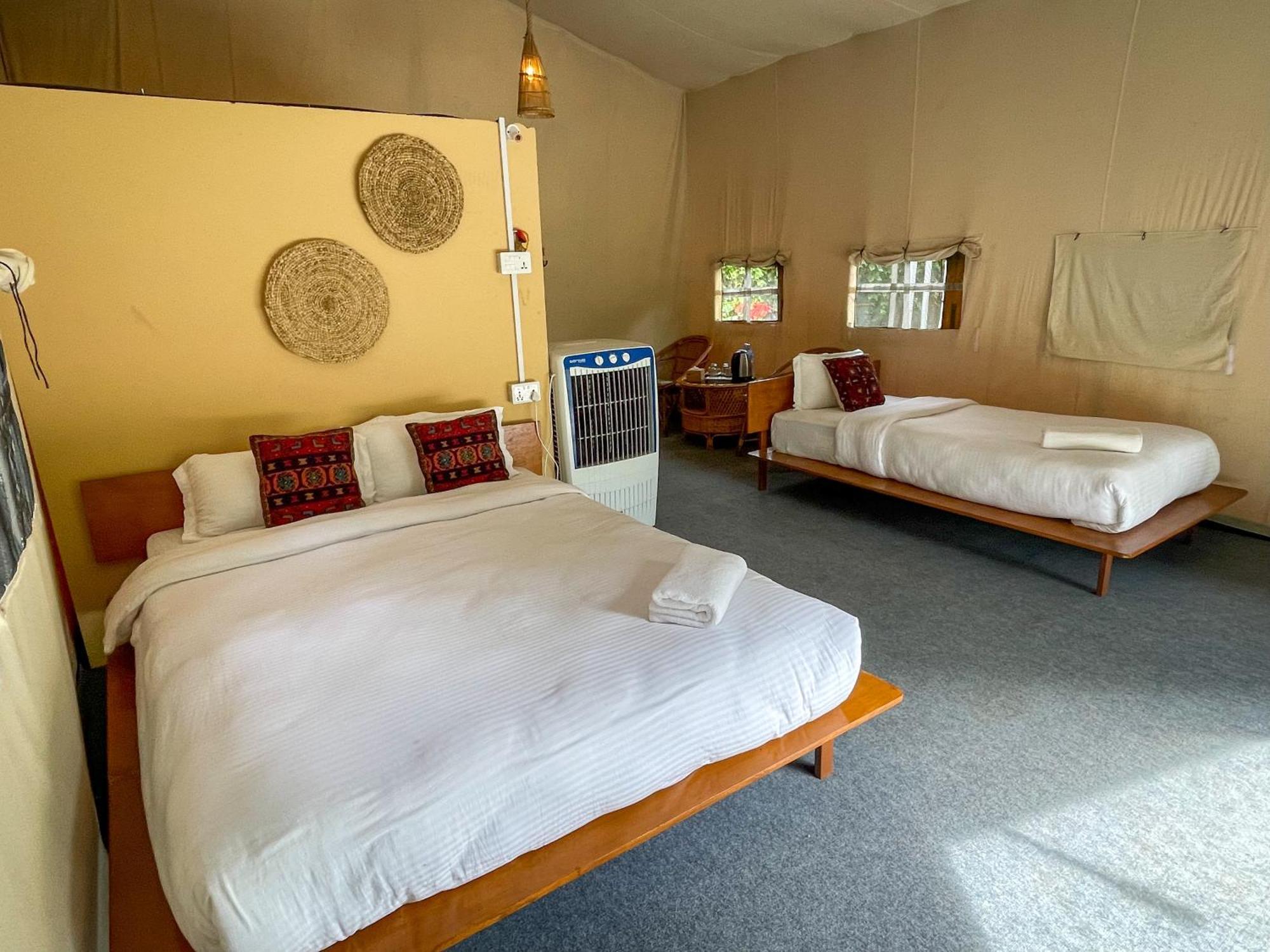 Hotel Tharu Garden, Sauraha Exterior foto